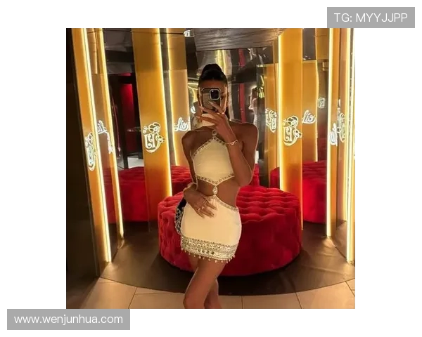 胡梅尔斯携超模女友观战斯图加特站决赛 退役后跨界体育魅力不减(2) 胡梅尔斯携超模女友观战斯图加特站决赛 退役后跨界体育魅力不减(2)